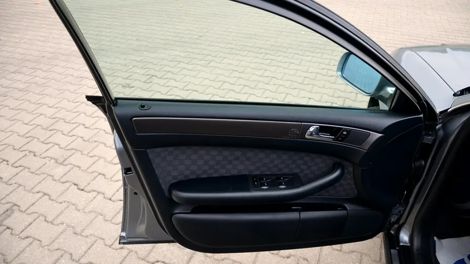 AUDI A6 -