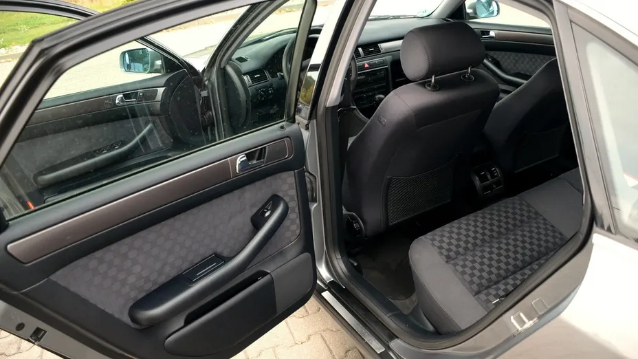 AUDI A6 -