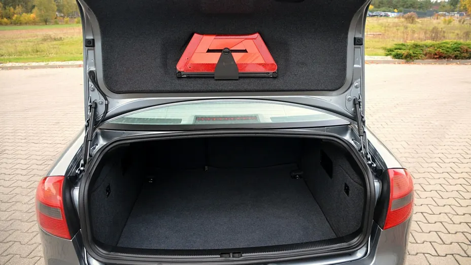 AUDI A6 -