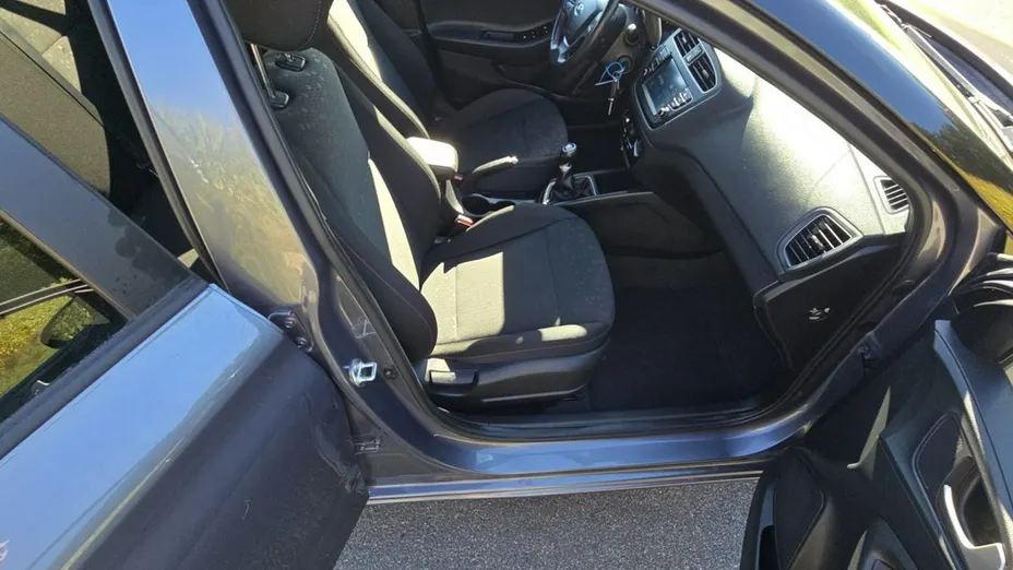 HYUNDAI i20 -