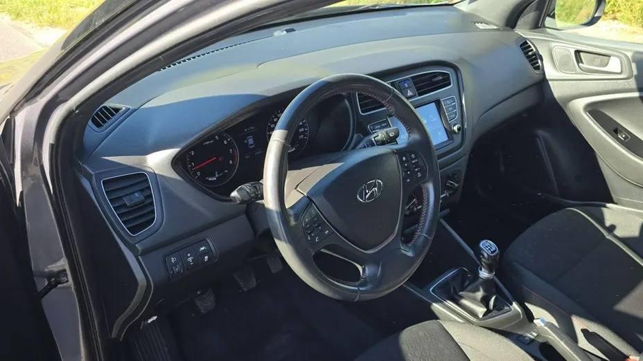 HYUNDAI i20 -