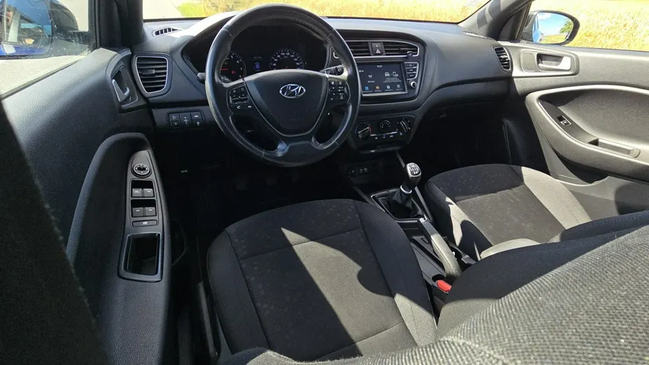 HYUNDAI i20 -
