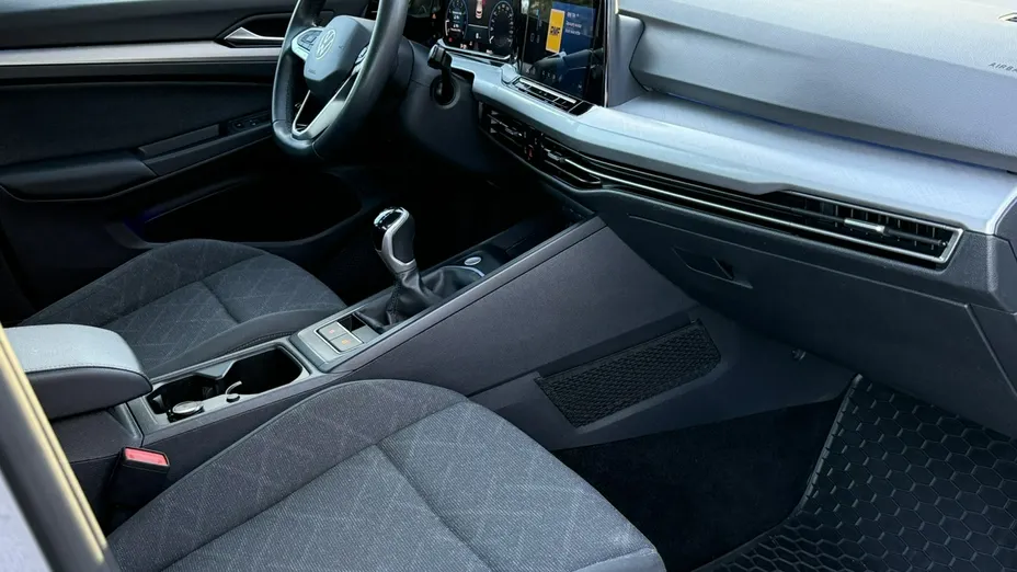 VOLKSWAGEN Golf -