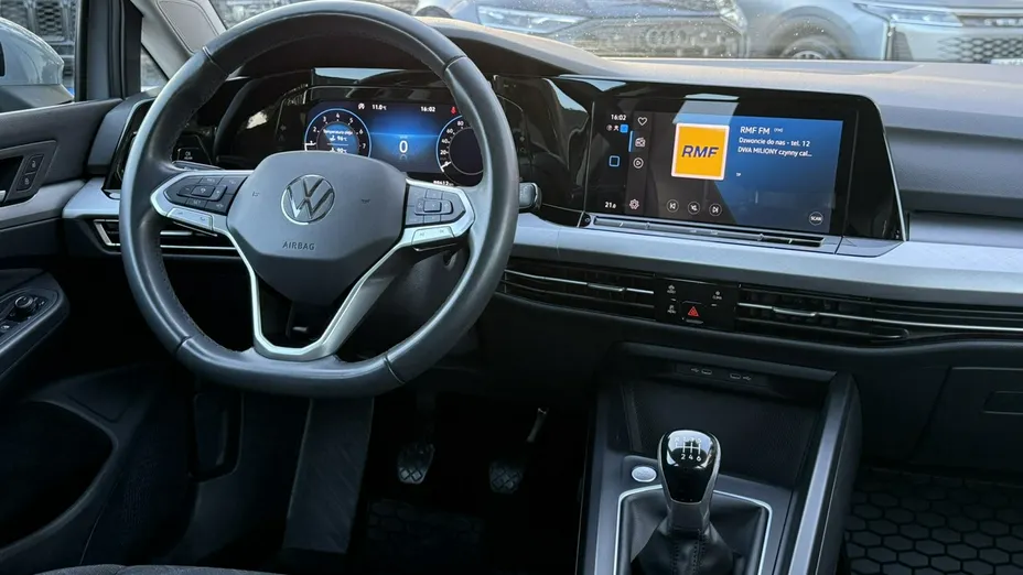VOLKSWAGEN Golf -