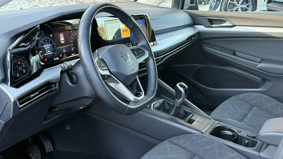 VOLKSWAGEN Golf -