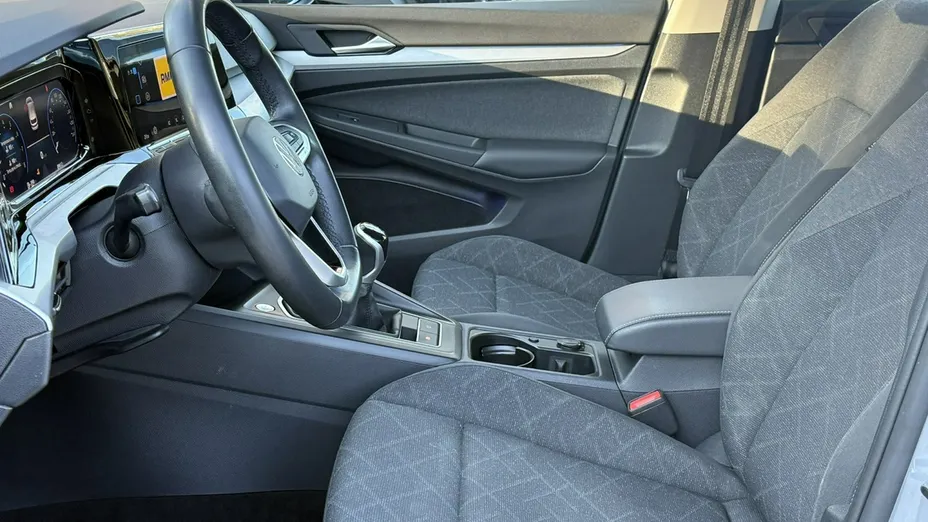 VOLKSWAGEN Golf -
