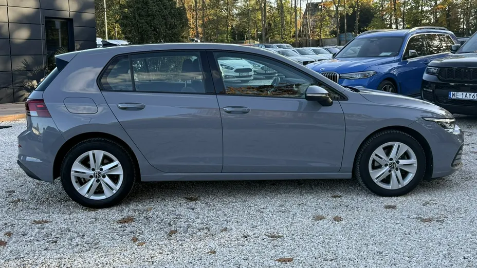 VOLKSWAGEN Golf -