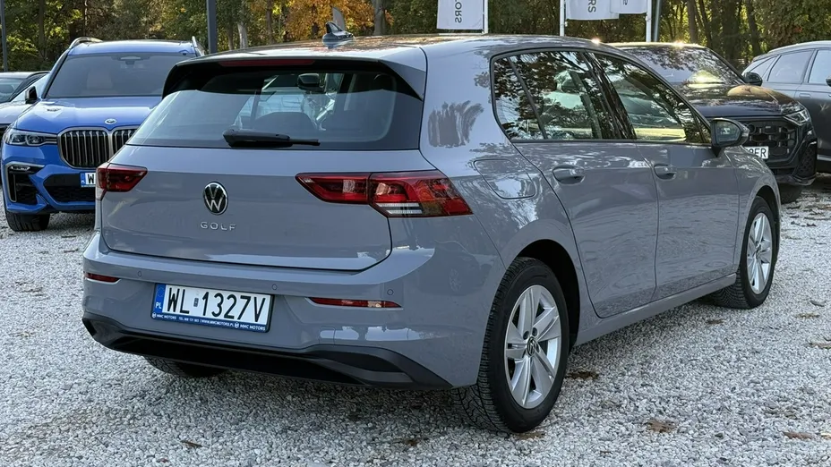 VOLKSWAGEN Golf -