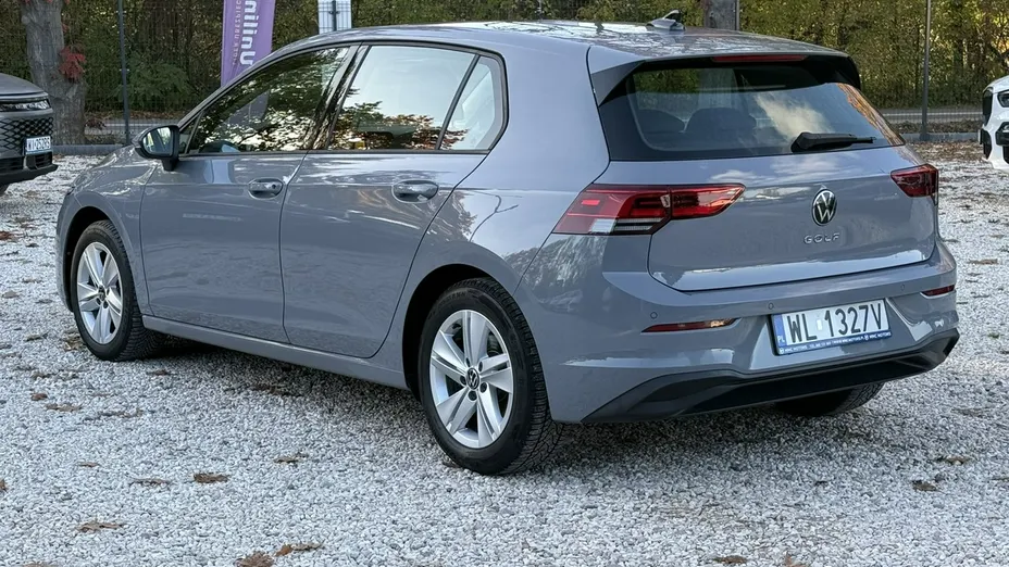 VOLKSWAGEN Golf -
