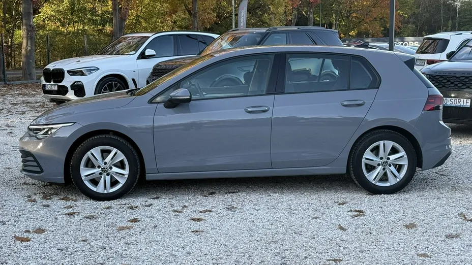 VOLKSWAGEN Golf -