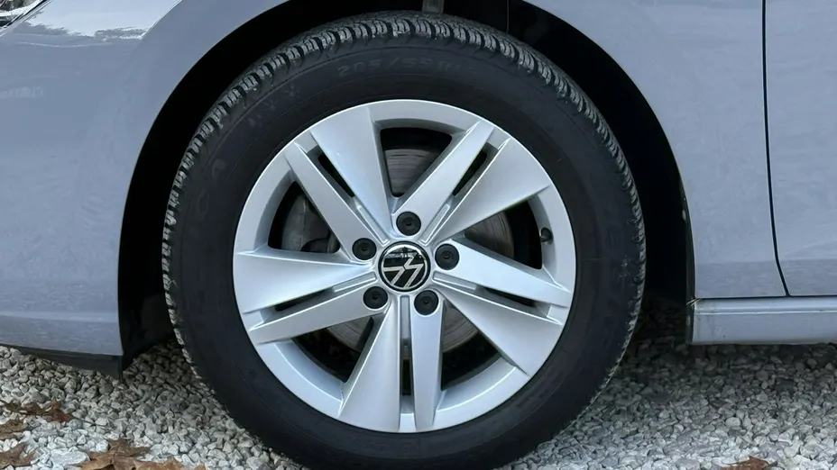 VOLKSWAGEN Golf -
