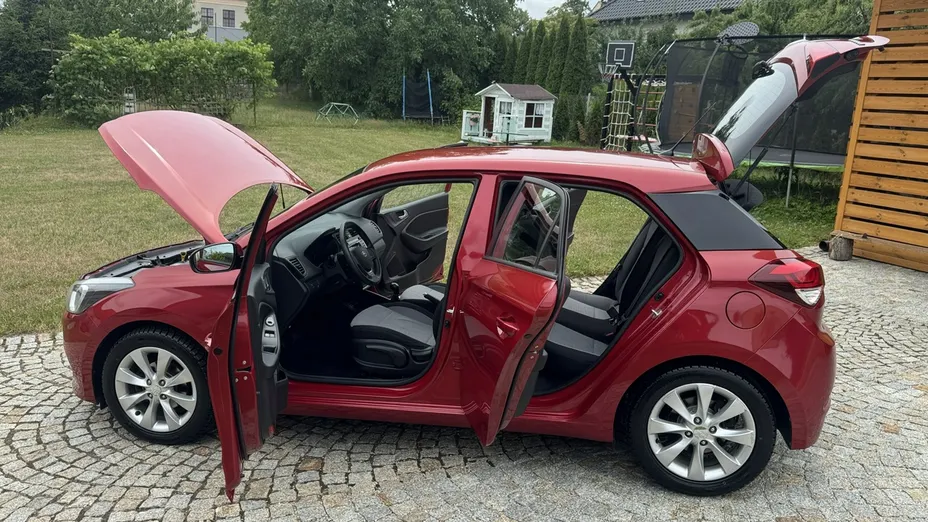 HYUNDAI i20 -