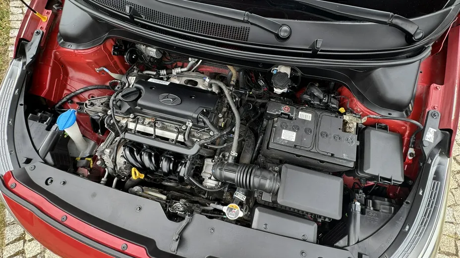 HYUNDAI i20 -