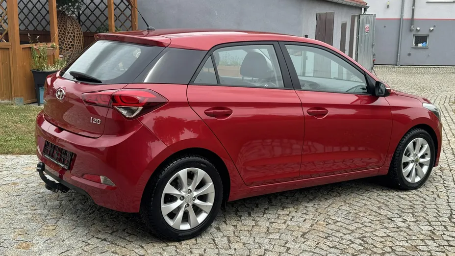 HYUNDAI i20 -
