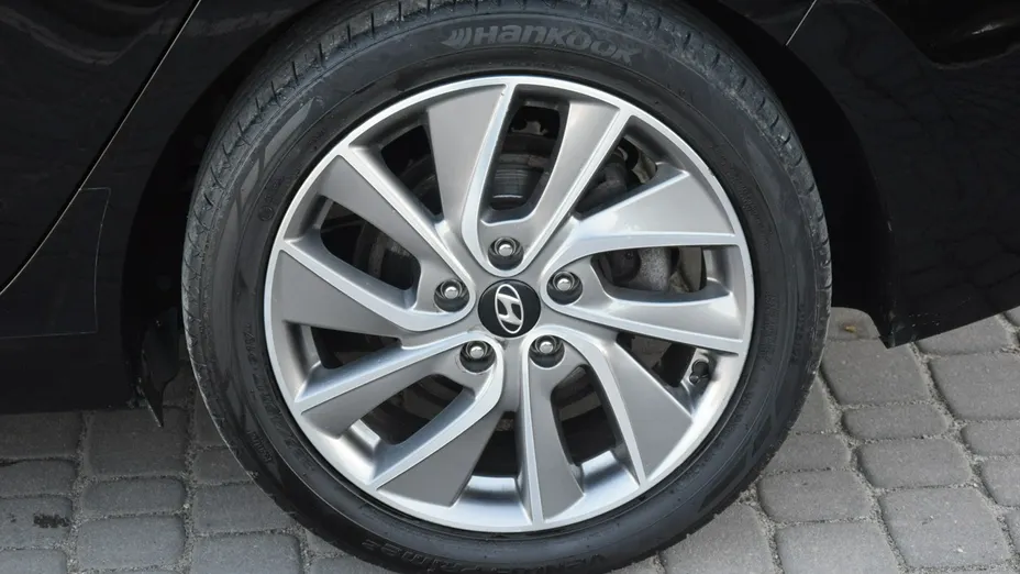 HYUNDAI i30 -