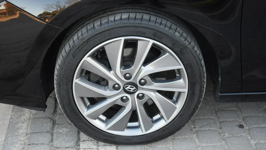 HYUNDAI i30 -