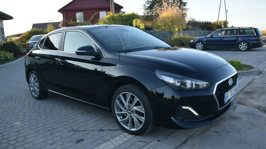 HYUNDAI i30 -