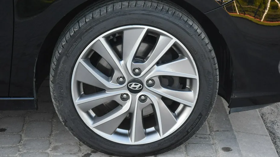 HYUNDAI i30 -