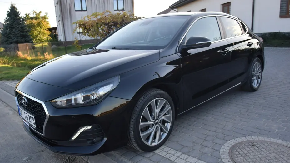 HYUNDAI i30 -