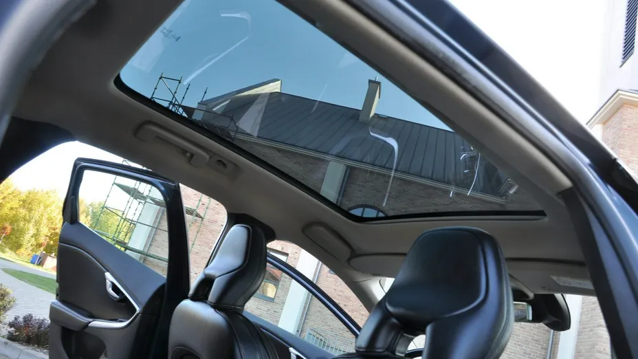 VOLVO V40 -