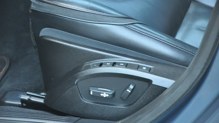 VOLVO V40 -
