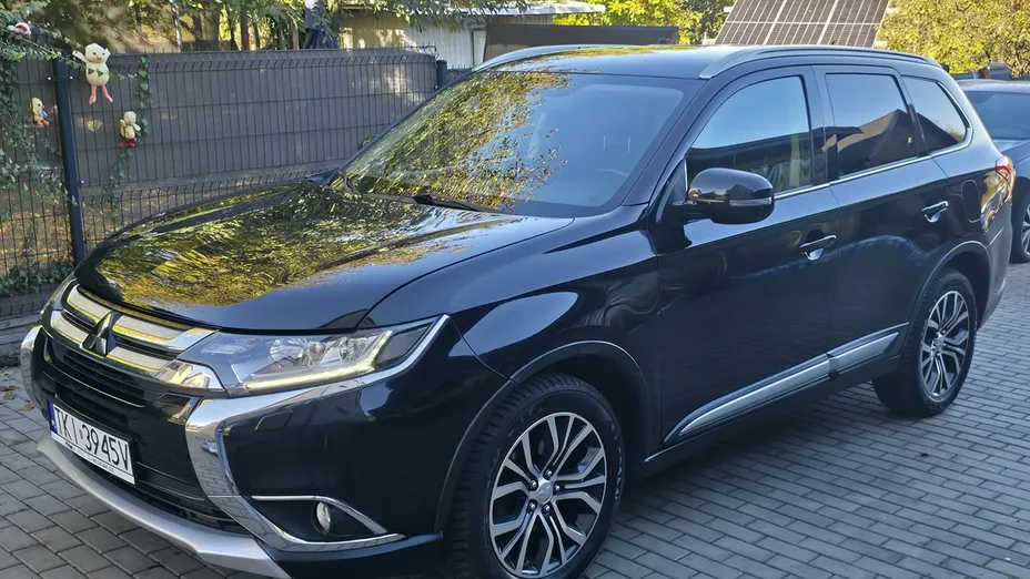 MITSUBISHI Outlander -