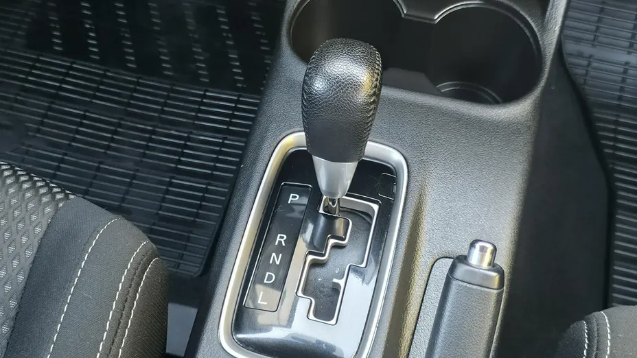 MITSUBISHI Outlander -