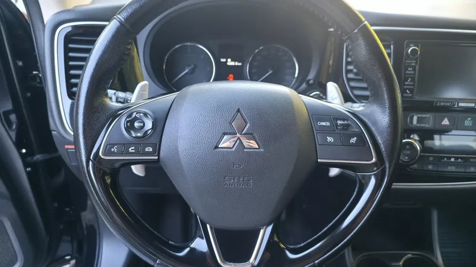 MITSUBISHI Outlander -