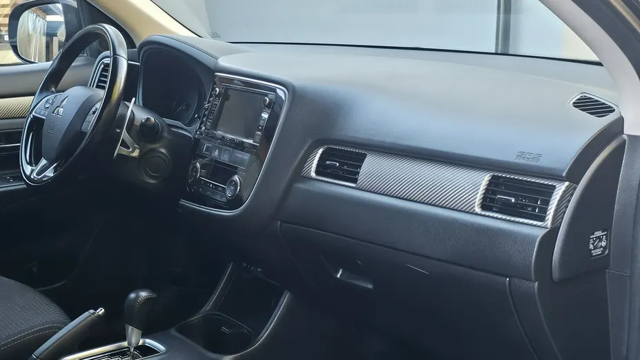 MITSUBISHI Outlander -
