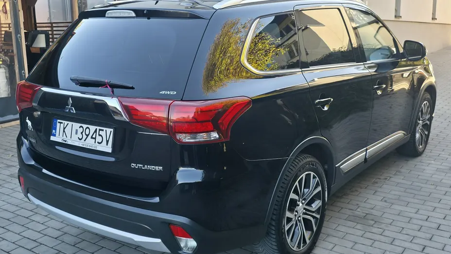 MITSUBISHI Outlander -