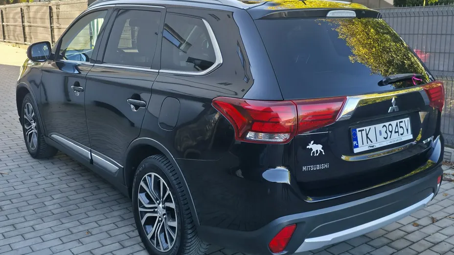 MITSUBISHI Outlander -