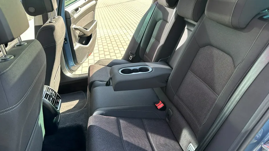 VOLKSWAGEN Passat -