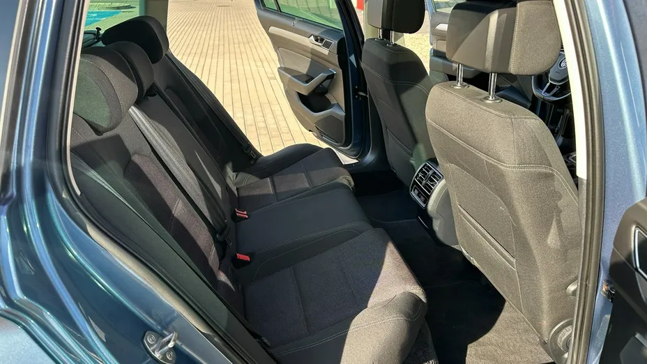 VOLKSWAGEN Passat -