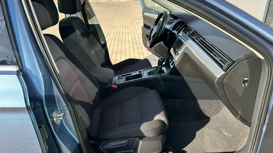 VOLKSWAGEN Passat -