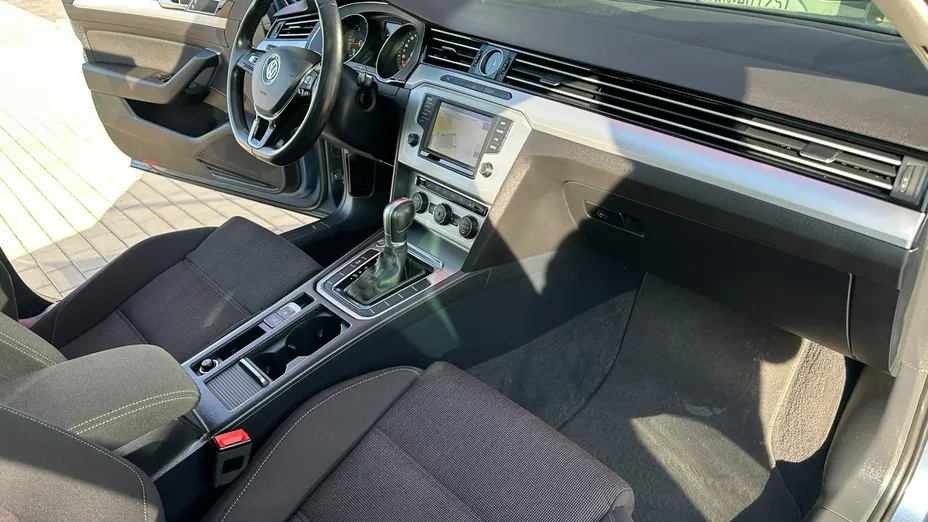 VOLKSWAGEN Passat -