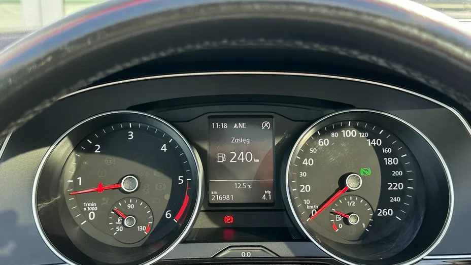 VOLKSWAGEN Passat -
