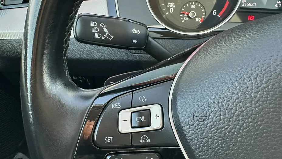 VOLKSWAGEN Passat -