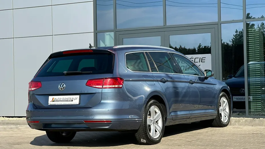 VOLKSWAGEN Passat -