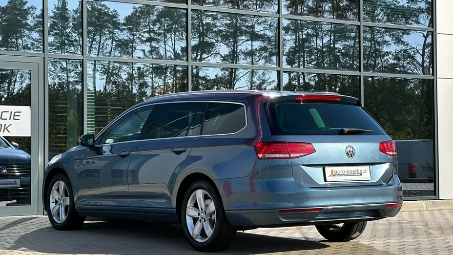 VOLKSWAGEN Passat -