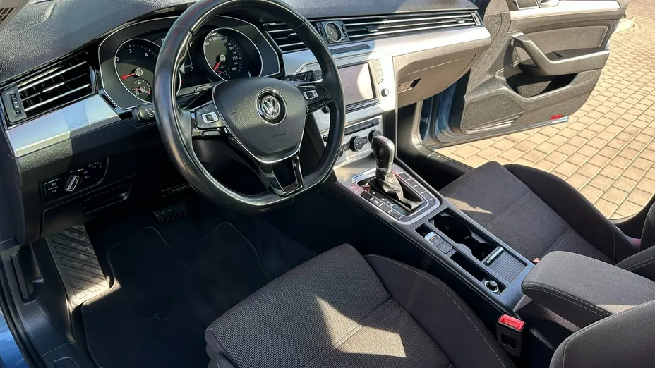 VOLKSWAGEN Passat -