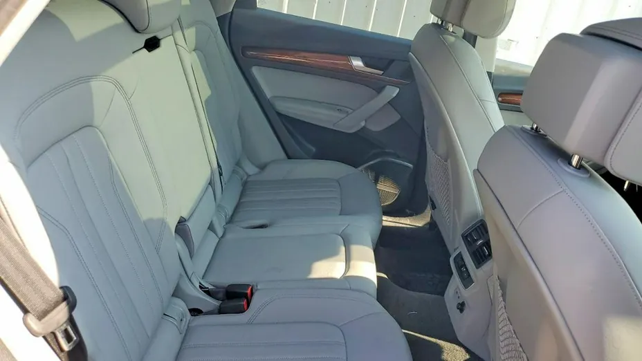 AUDI Q5 -