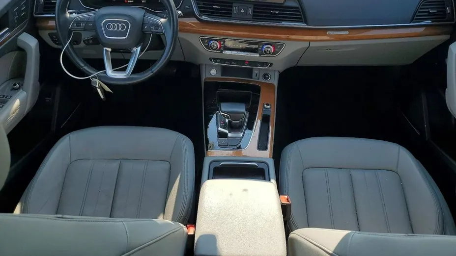 AUDI Q5 -