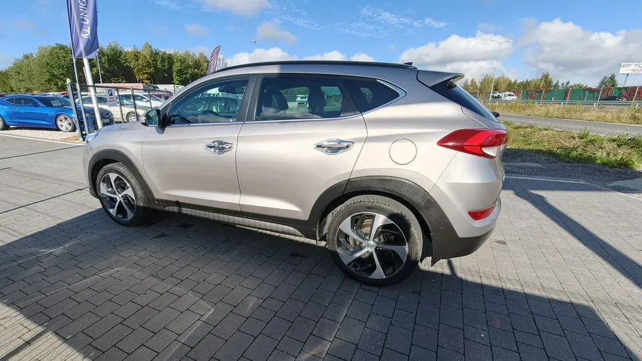 HYUNDAI Tucson -