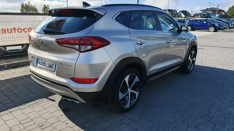 HYUNDAI Tucson -