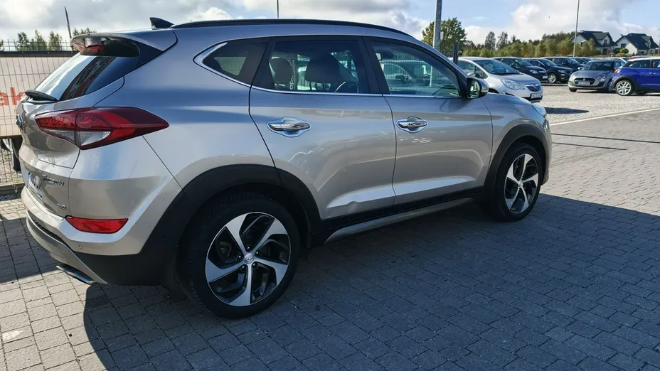 HYUNDAI Tucson -