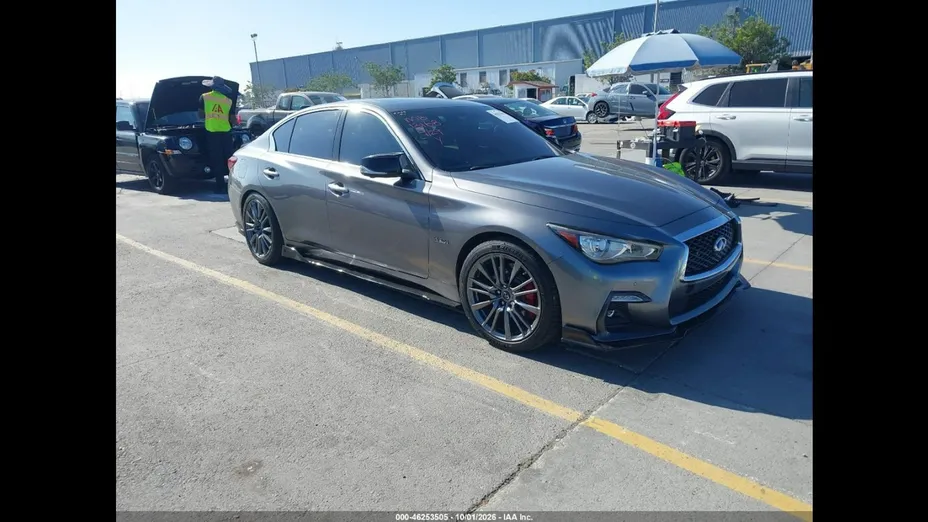 INFINITI Q50 -