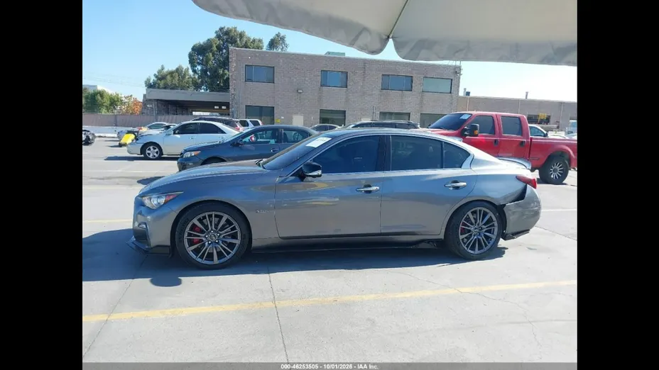 INFINITI Q50 -