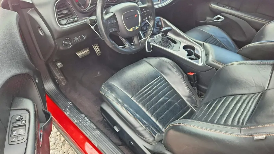 DODGE Challenger -