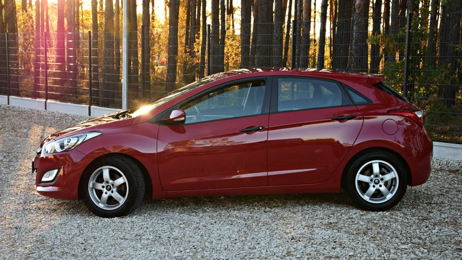 HYUNDAI i30 -