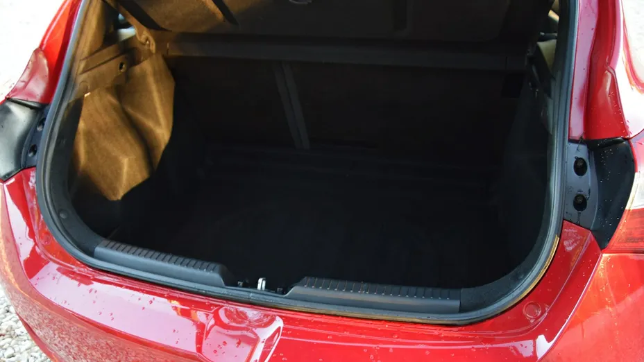 HYUNDAI i30 -